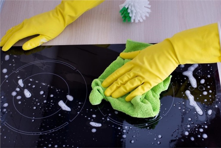 Cách vệ sinh mặt bếp từ bị cháy tại nhà đơn giản, hiệu quả