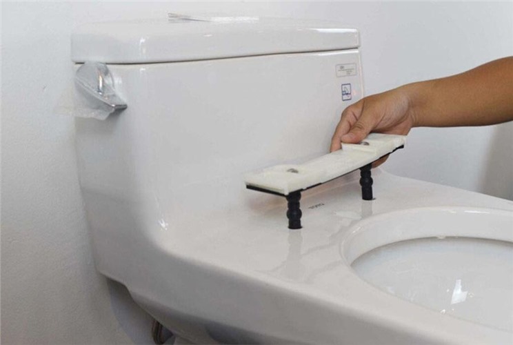 Hướng dẫn chi tiết cách lắp nắp bồn cầu đơn giản tại nhà Hướng dẫn chi tiết cách lắp nắp bồn cầu đơn giản tại nhà