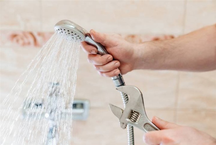Hướng dẫn cách tháo vòi hoa sen để vệ sinh chỉ trong 5 phút Hướng dẫn cách tháo vòi hoa sen để vệ sinh chỉ trong 5 phút
