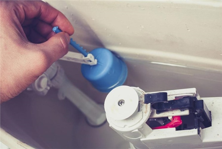 Cách sửa phao bồn cầu không ngắt nước đơn giản Cách sửa phao bồn cầu không ngắt nước đơn giản
