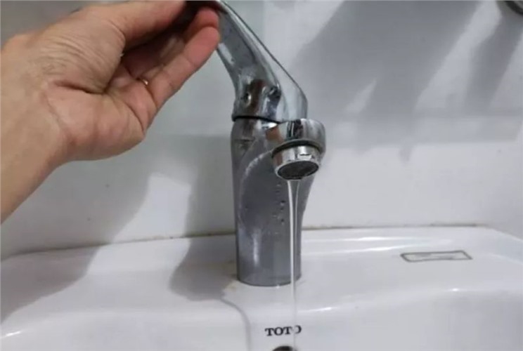 Vòi nước lavabo chảy yếu - Nguyên nhân và cách khắc phục Vòi nước lavabo chảy yếu - Nguyên nhân và cách khắc phục